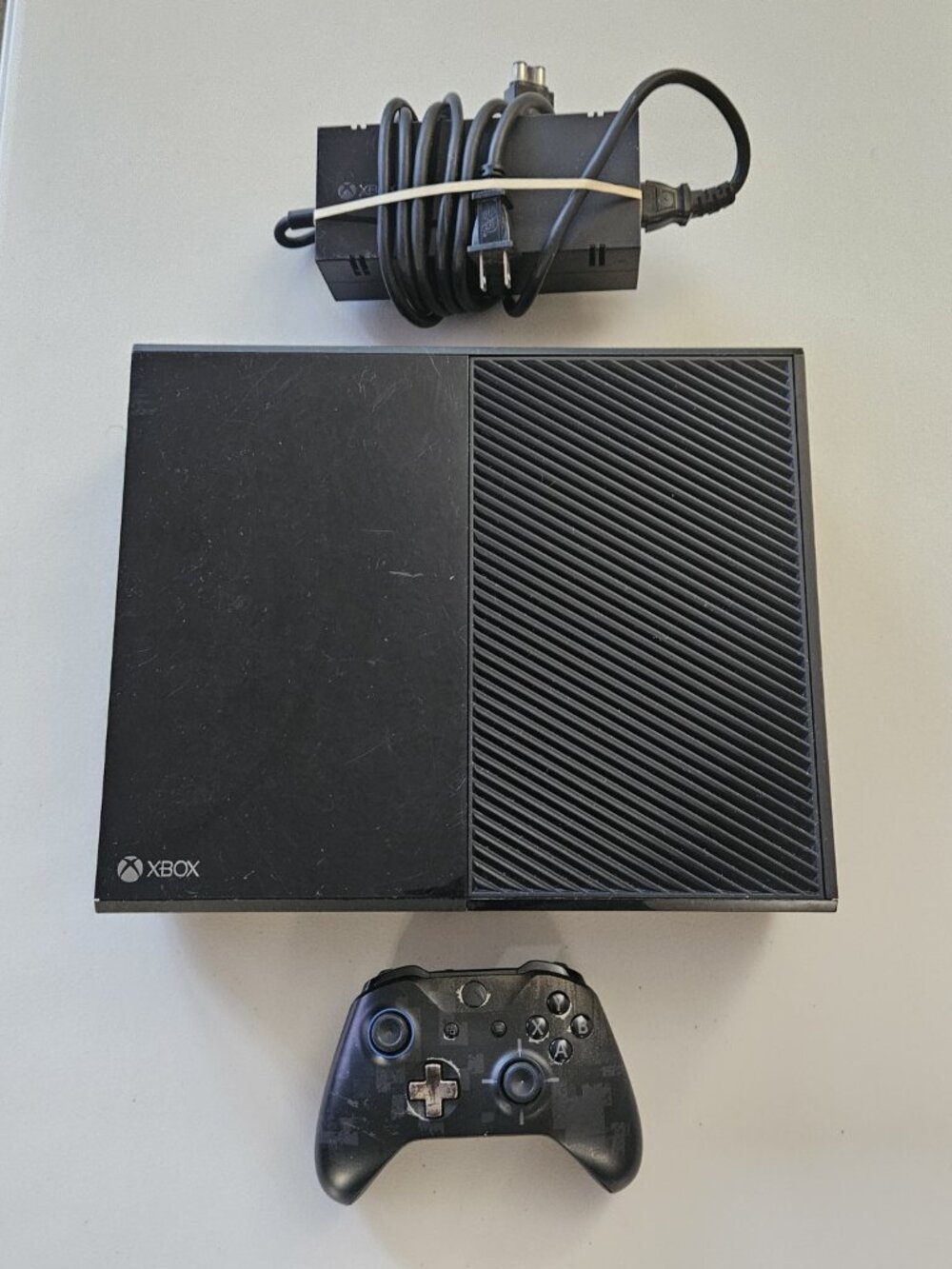 Microsoft Xbox One 500GB Model 1540 + PUBG Limited Edition Controller